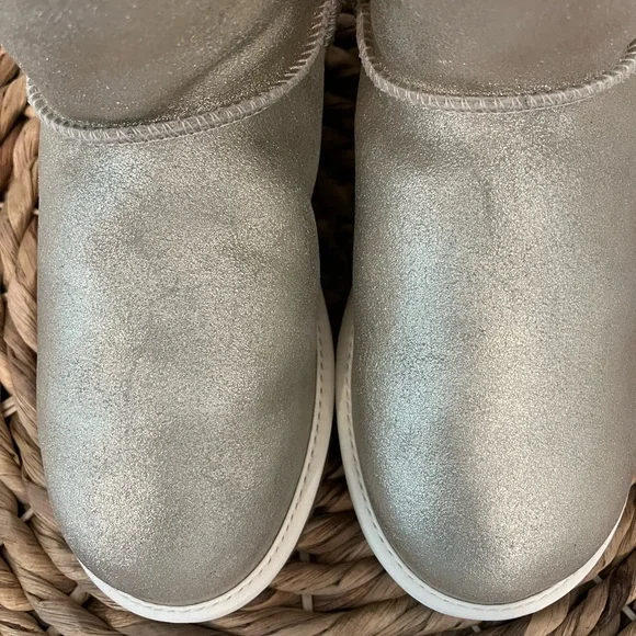 UGG Sparkly Gold Cream Mini Bailey Bow Boots Sherling - Picture 12 of 12